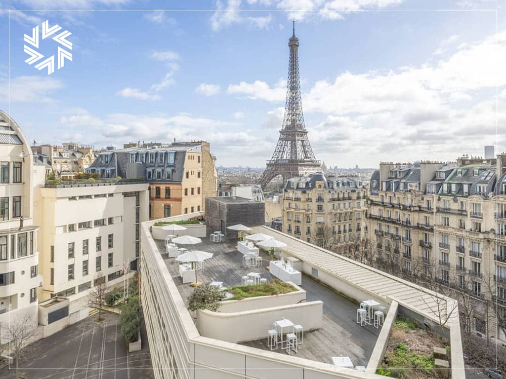 Business networking cocktail hosted in a historic Paris venue