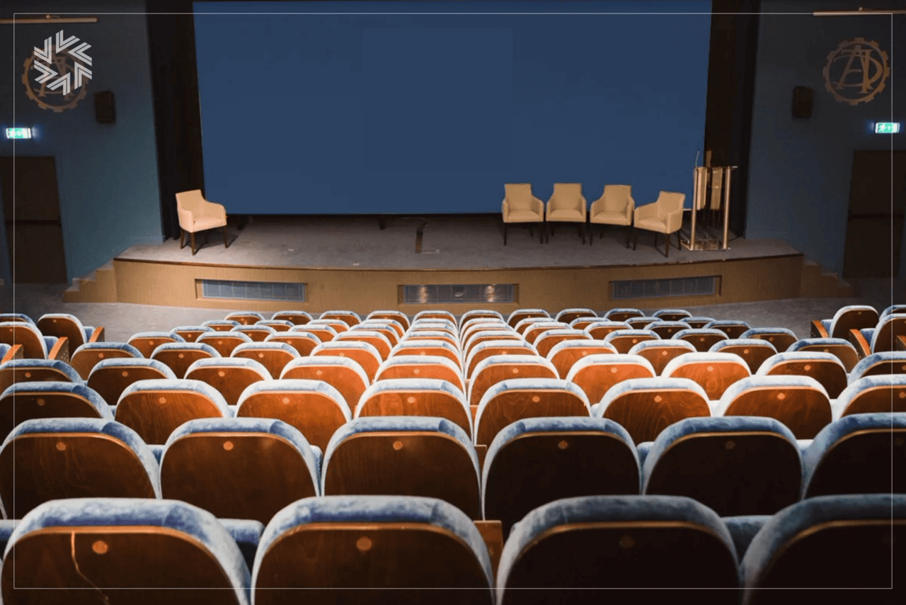 Événement corporate professionnel dans l’Usine, amphithéâtre modulable au design contemporain