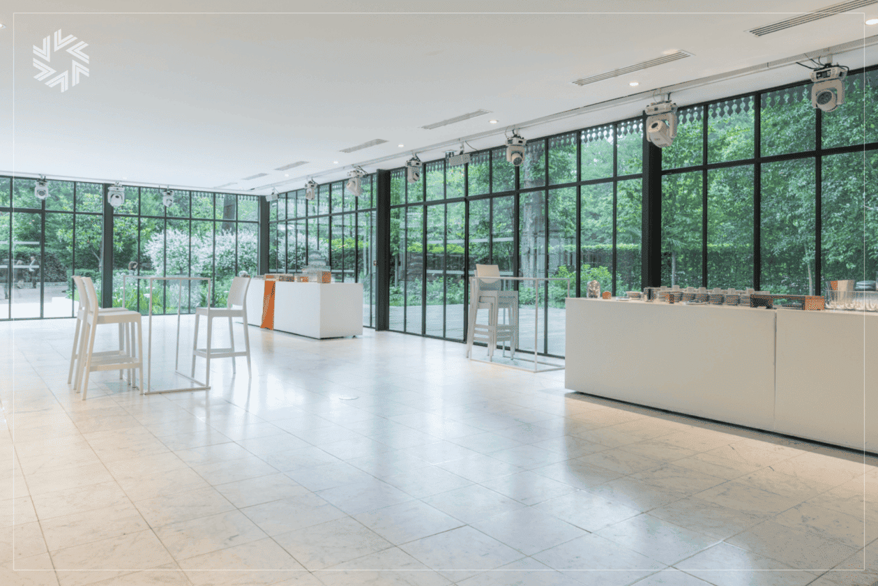 Réception d’entreprise écoresponsable dans L’Usine, espace industriel reconverti au style brut