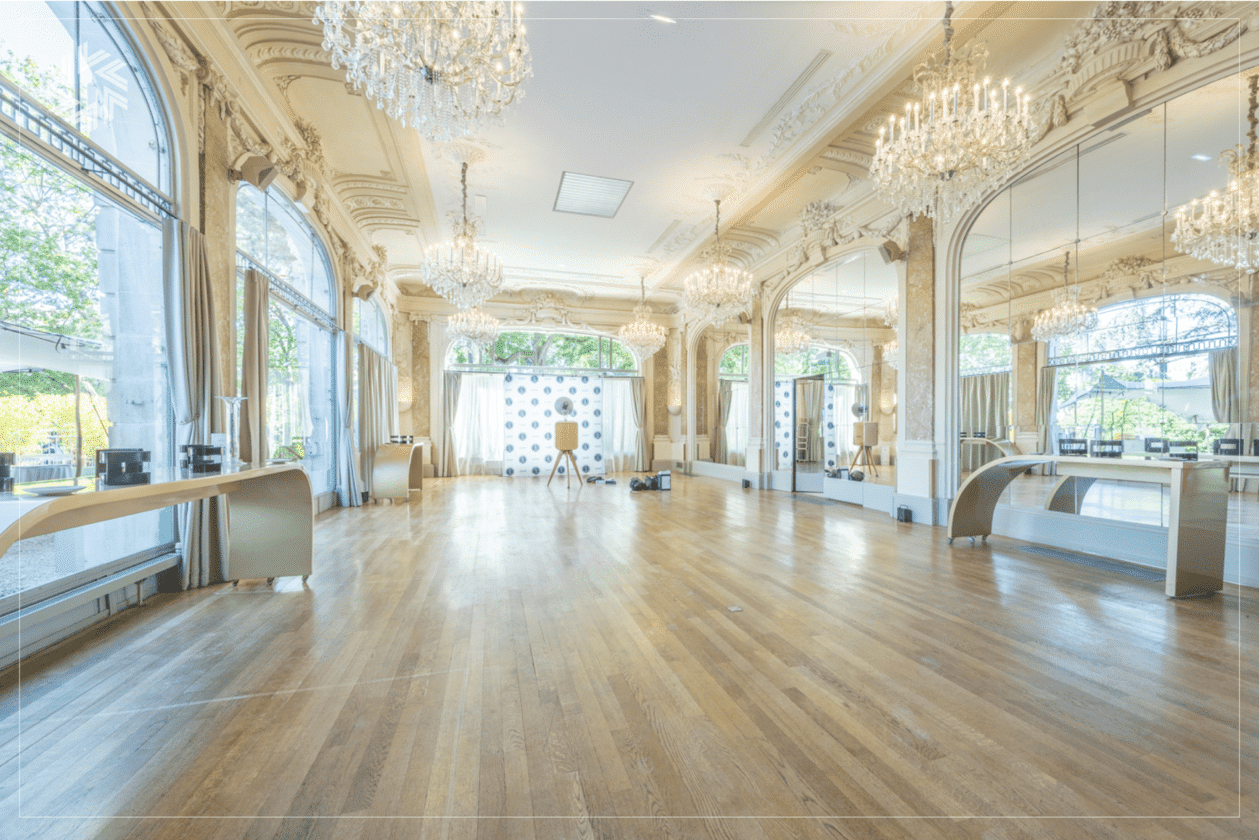 Mise en lumière professionnelle valorisant textures et matériaux.