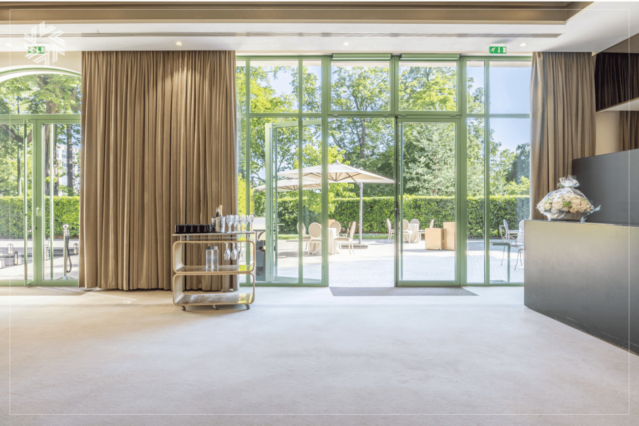 Réunion CODIR dans un espace lumineux et confidentiel