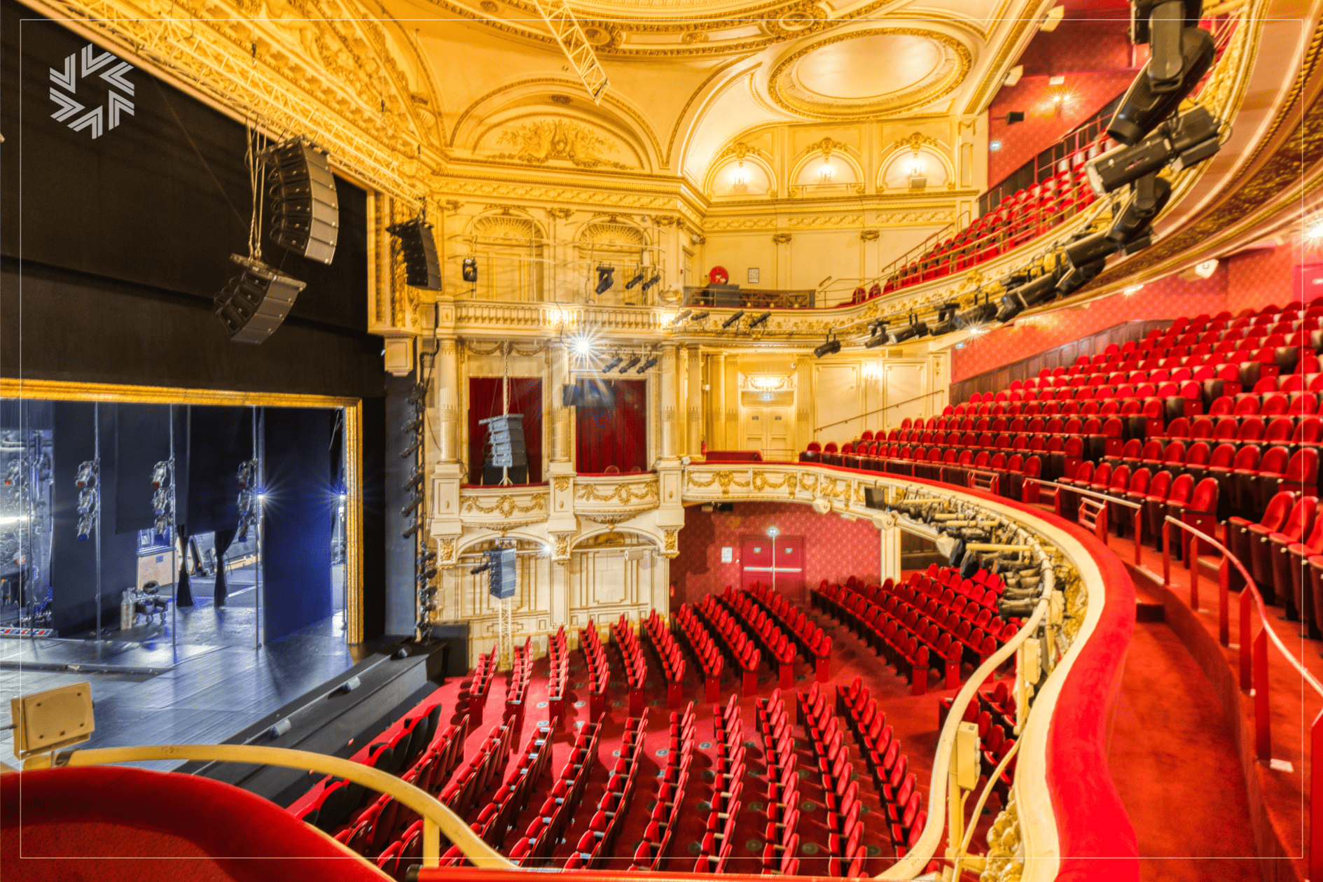 Auditorium parisien pour prise de parole stratégique