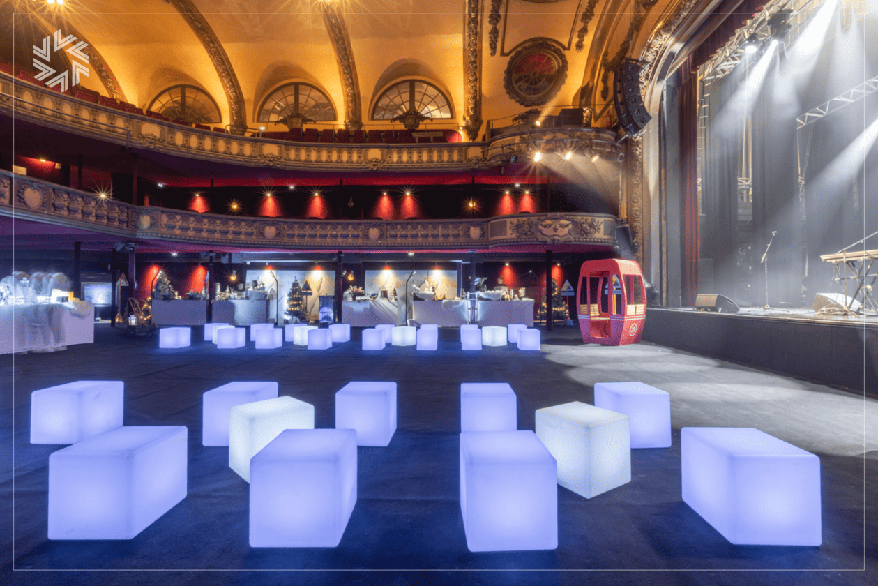 Scénographie immersive créée pour une soirée d’entreprise haut de gamme.