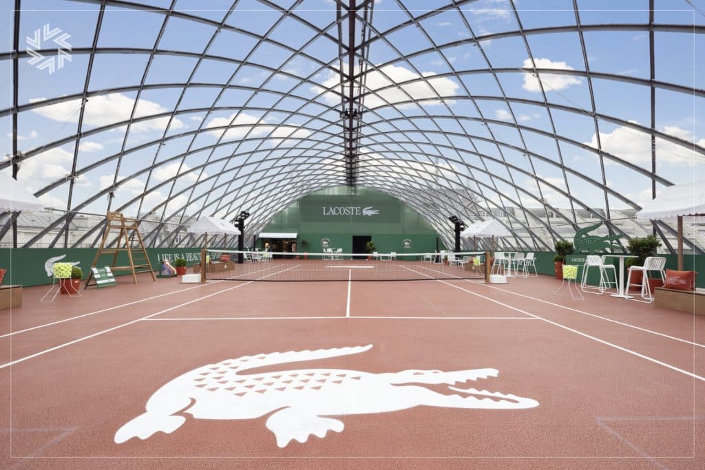 Club Lacoste Roland-Garros sur le Rooftop Horizon à Paris avec court de tennis éphémère