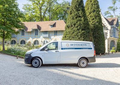 Véhicule utilitaire de l'agence IDF événements